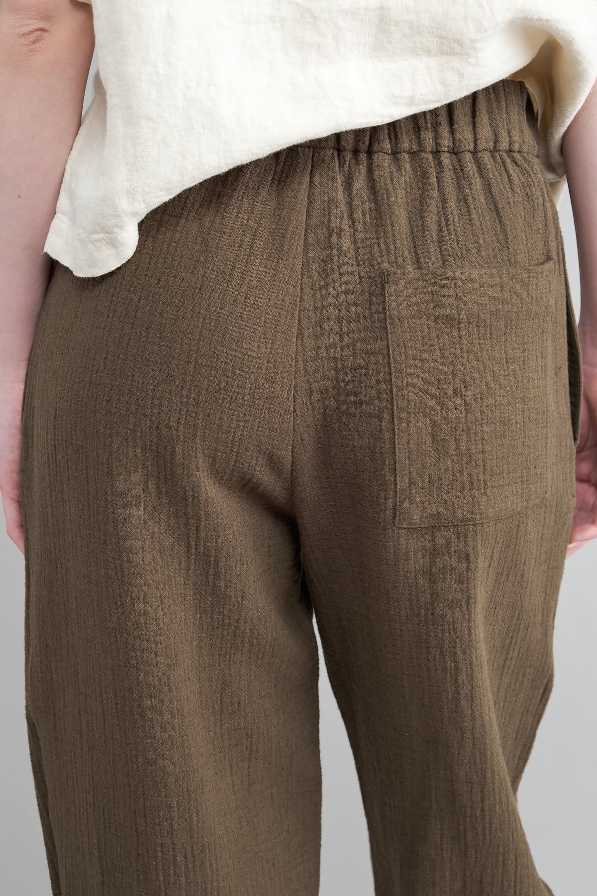 Pocket on Signature Elastic Pull-Up Trouser