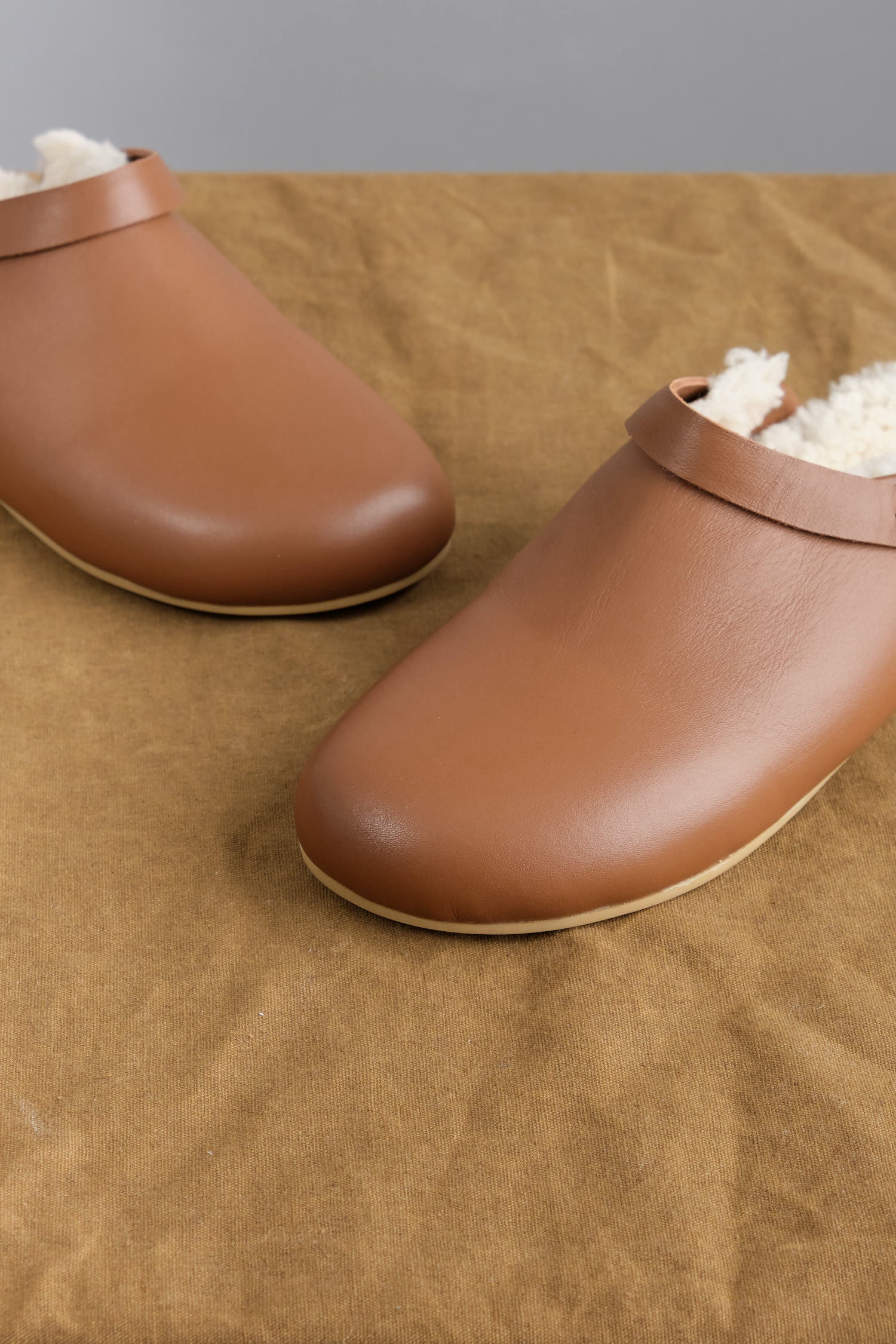 Toe on Clog with Shearling in Umber