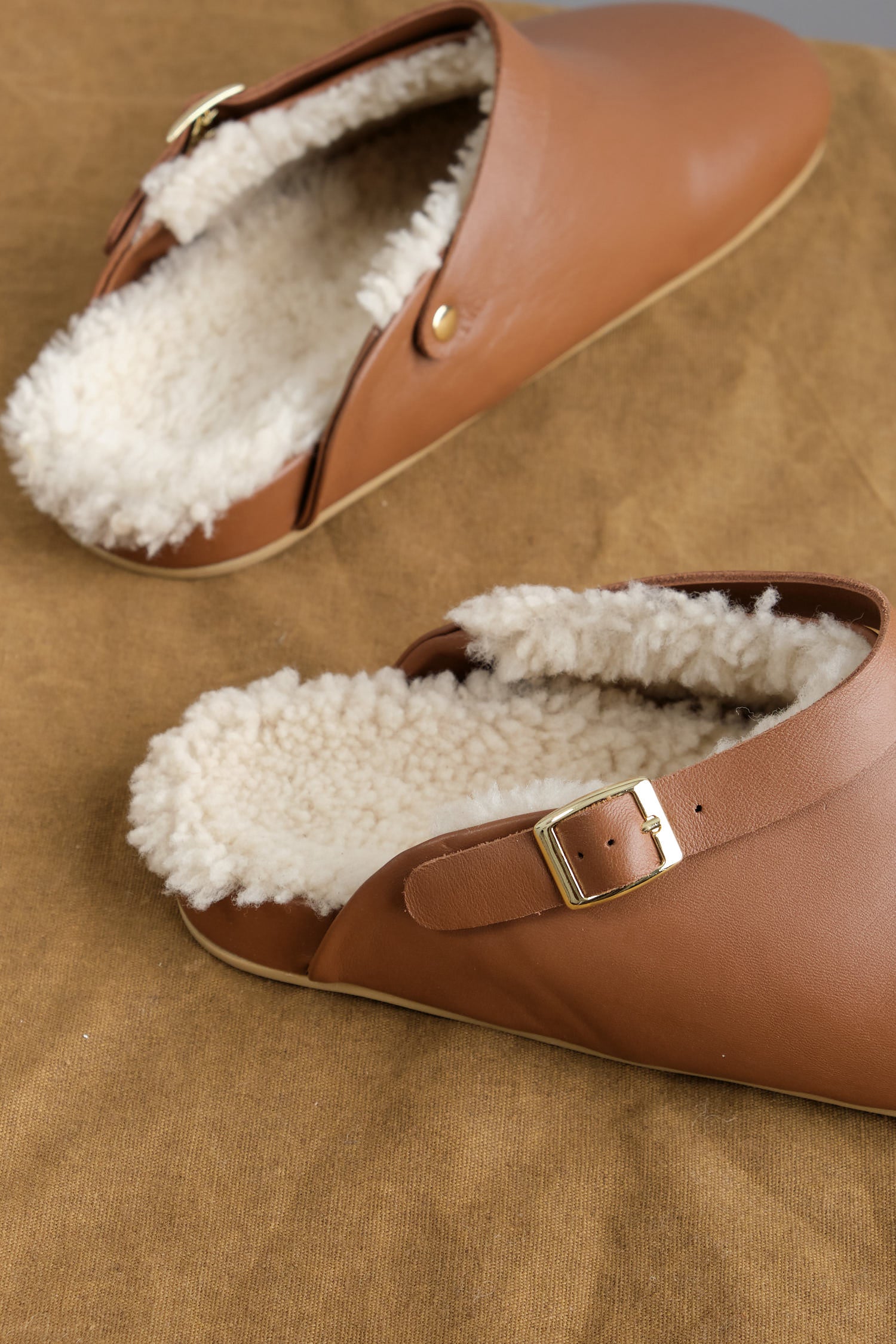 Back of Clog with Shearling in Umber