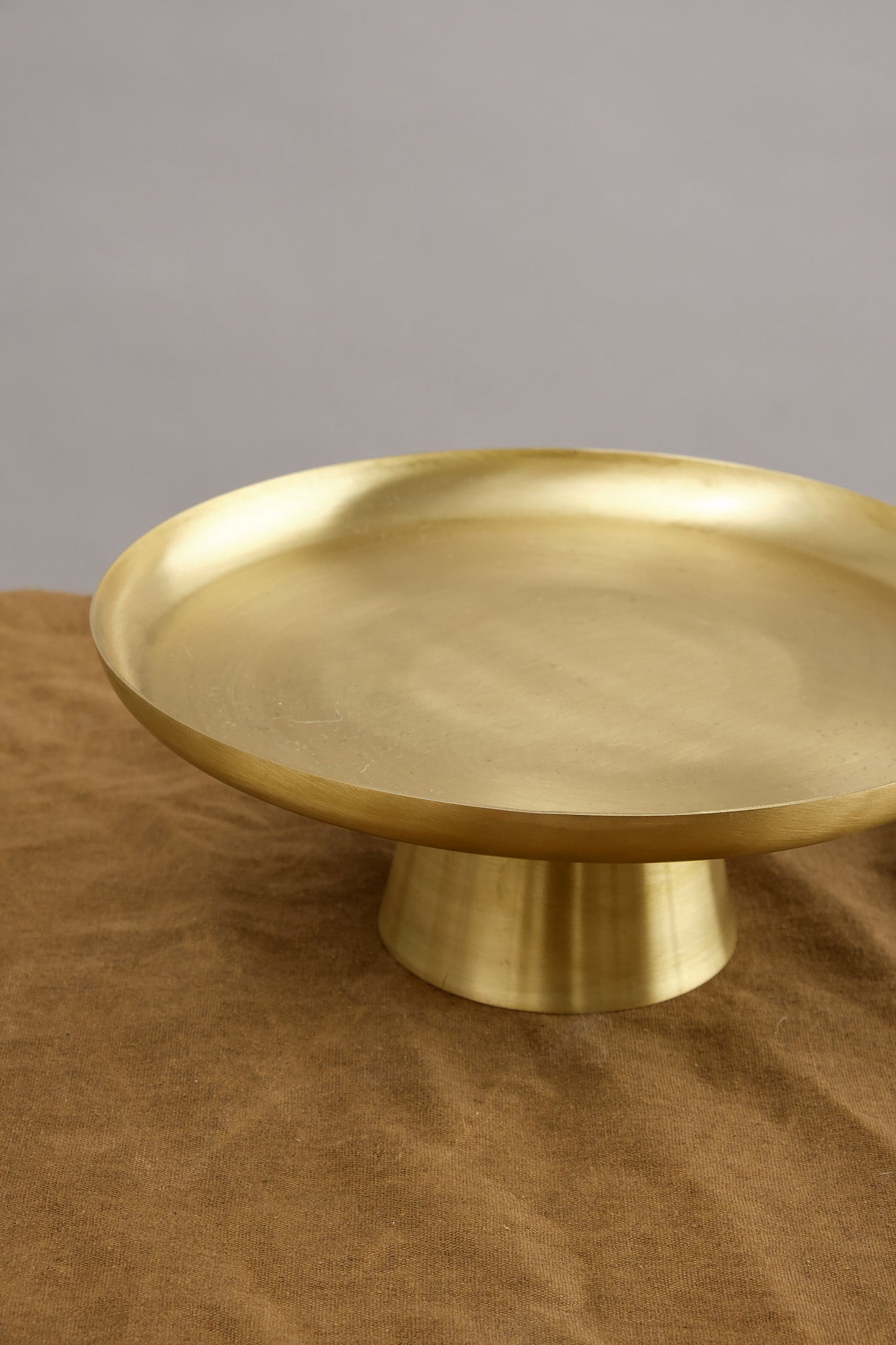 Cake stand In brass