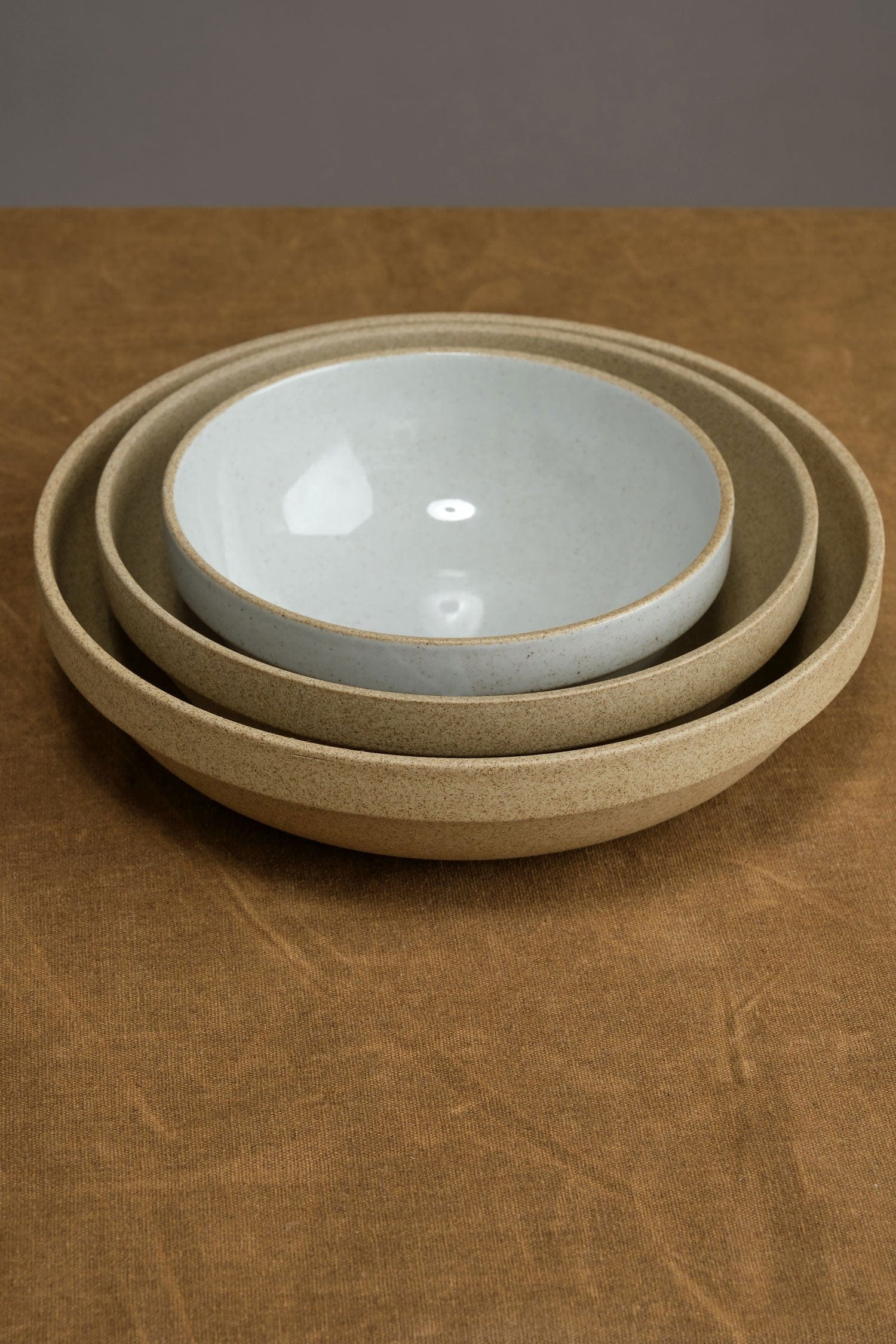 Hasami Porcelain Home Kitchen Dishware Large Round Bowl Natural / 8.5/8" D X 2" H