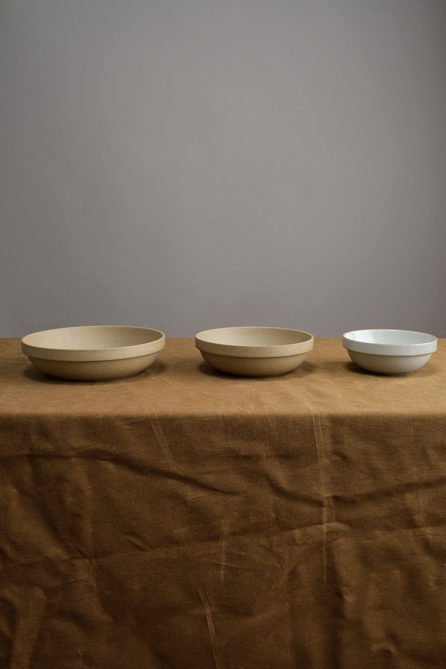 Hasami Porcelain Home Kitchen Dishware Large Round Bowl Natural / 8.5/8" D X 2" H