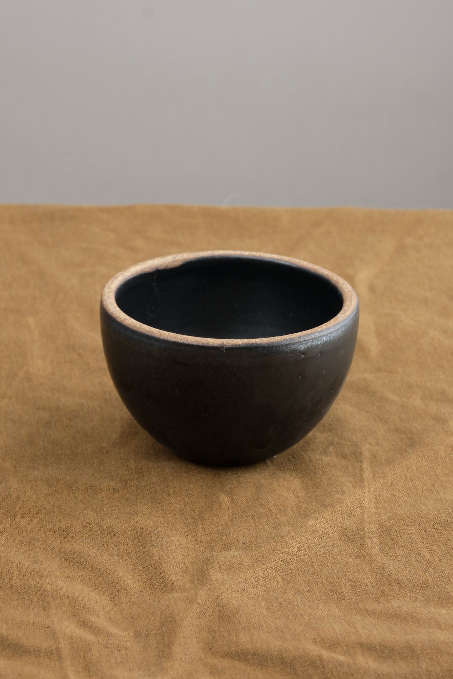 Incausa Large Stoneware Smudge Bowl in Black