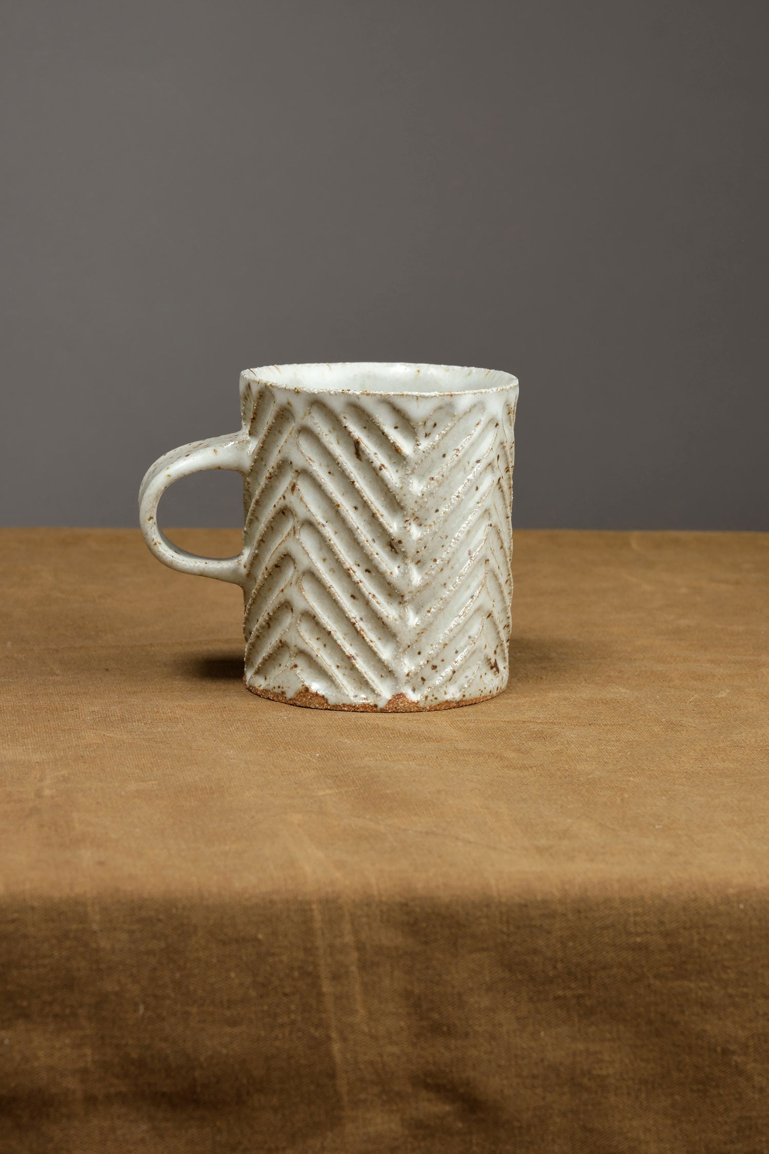mt washington pottery Chevron Mug in Speckled White