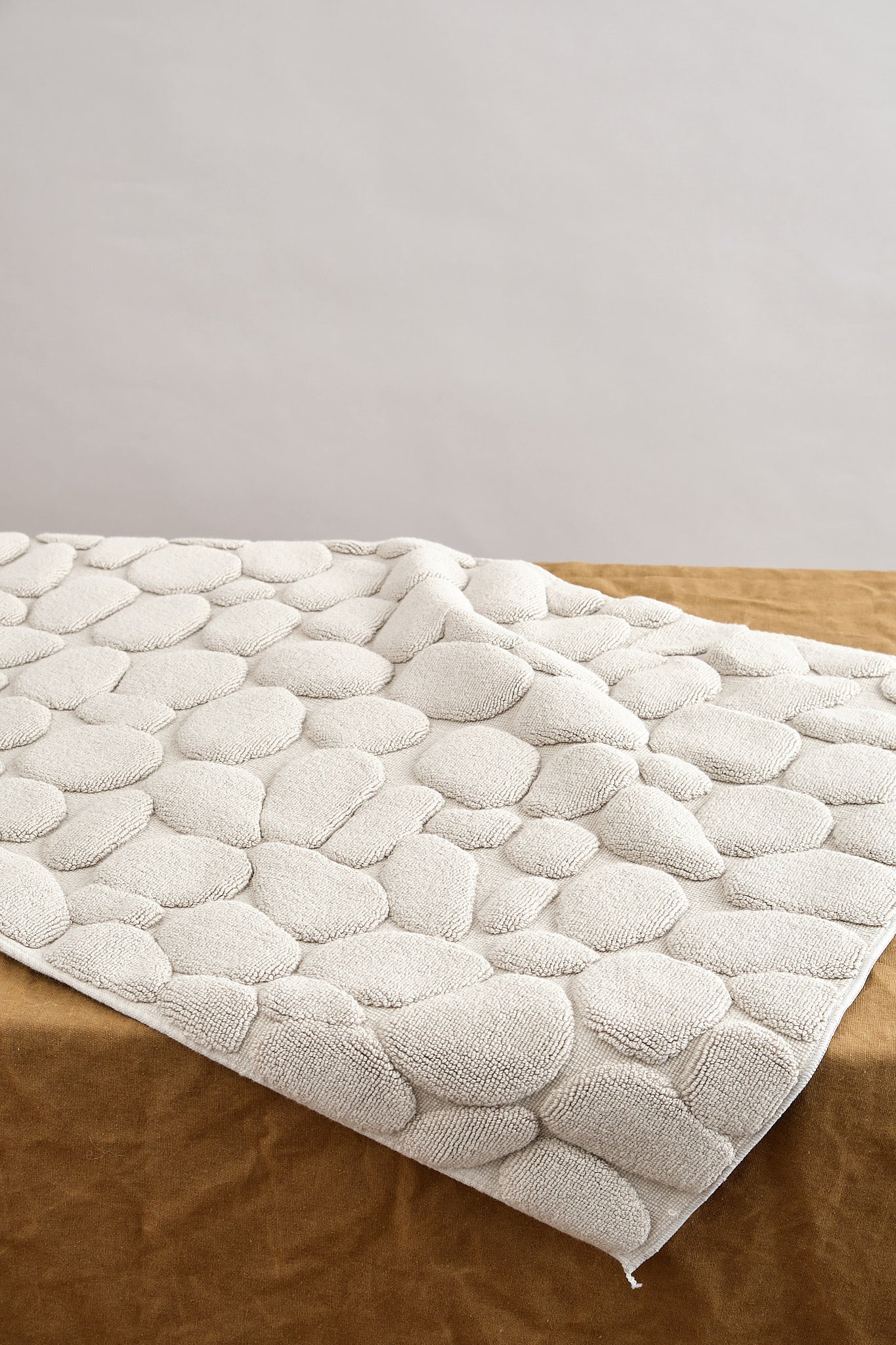 textured bath mat