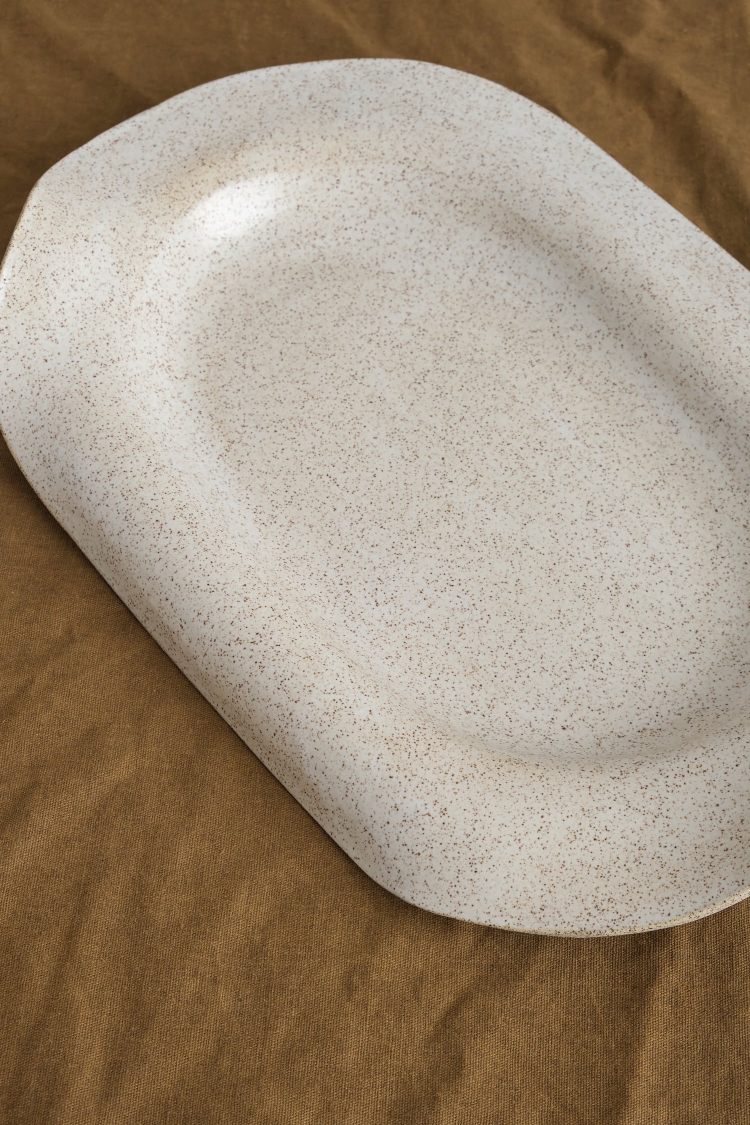 Close up of Manta Oval Platter