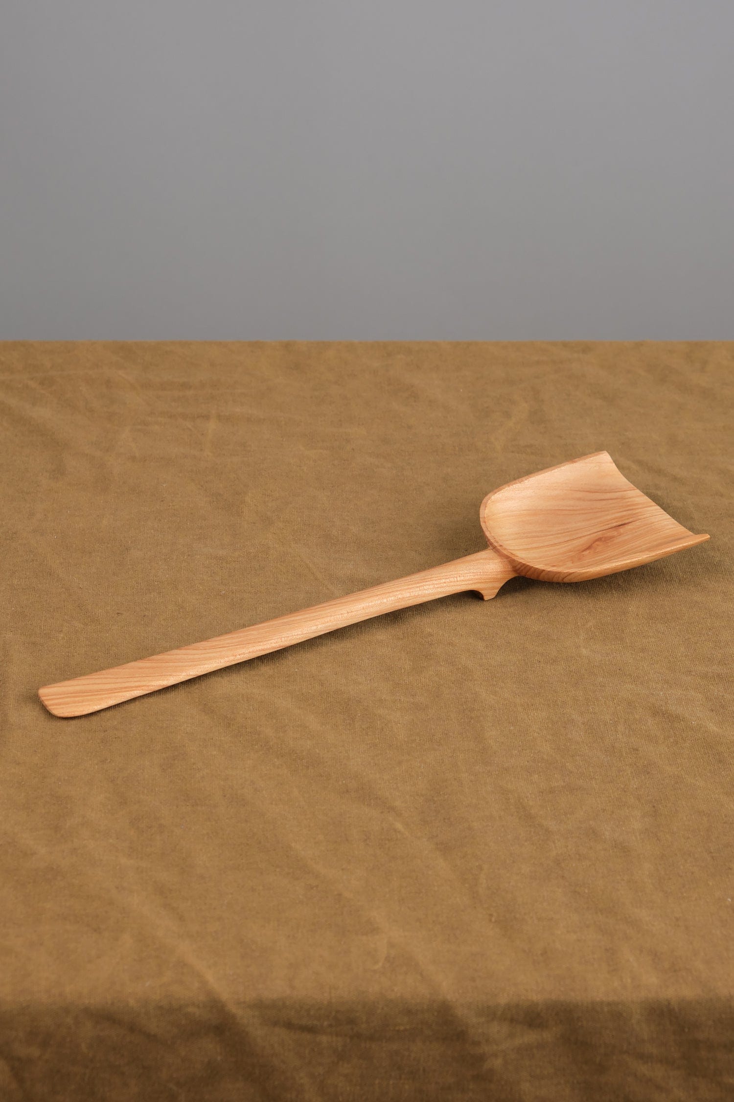 Spatuloon on table