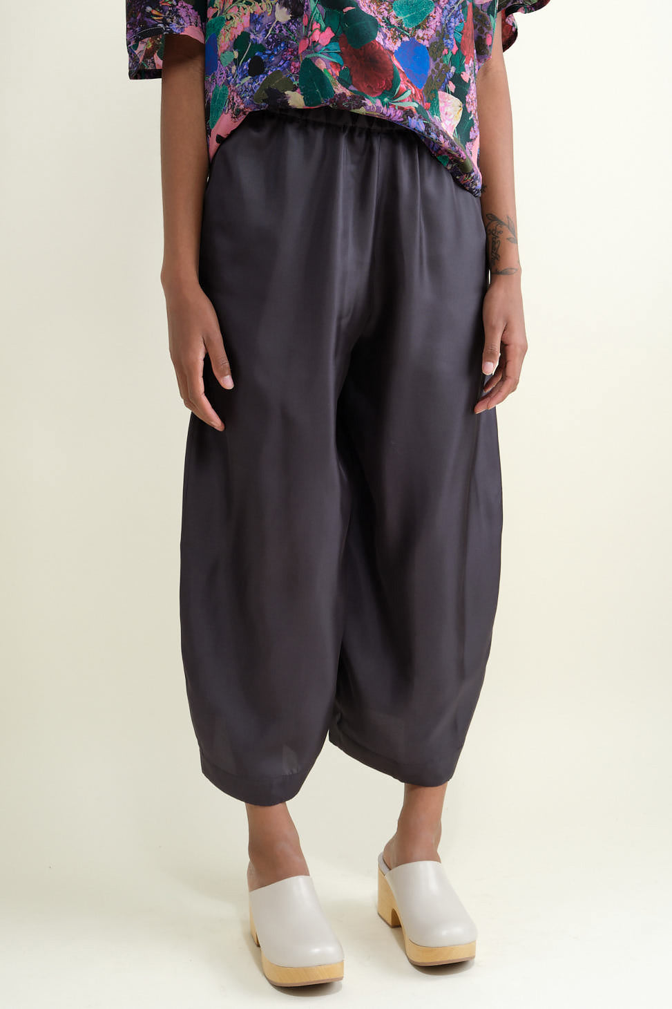 Front of Silk Easy Pant
