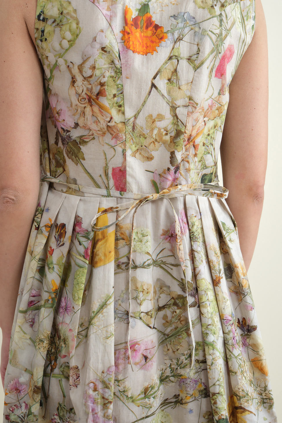 Sleeveless Dress in Print F Pressed Flowers