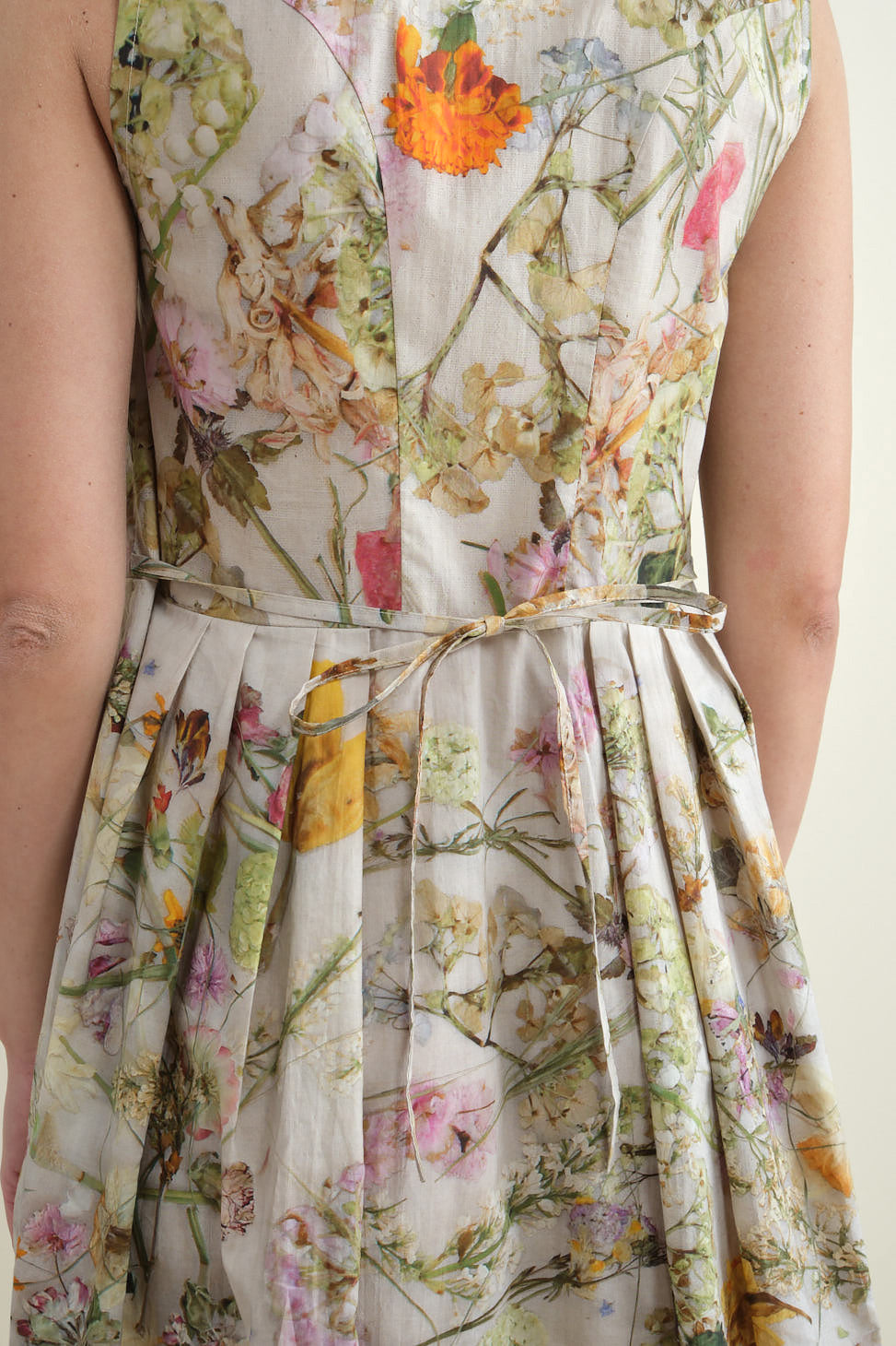 Tie back on Sleeveless Dress in Print F Pressed Flowers