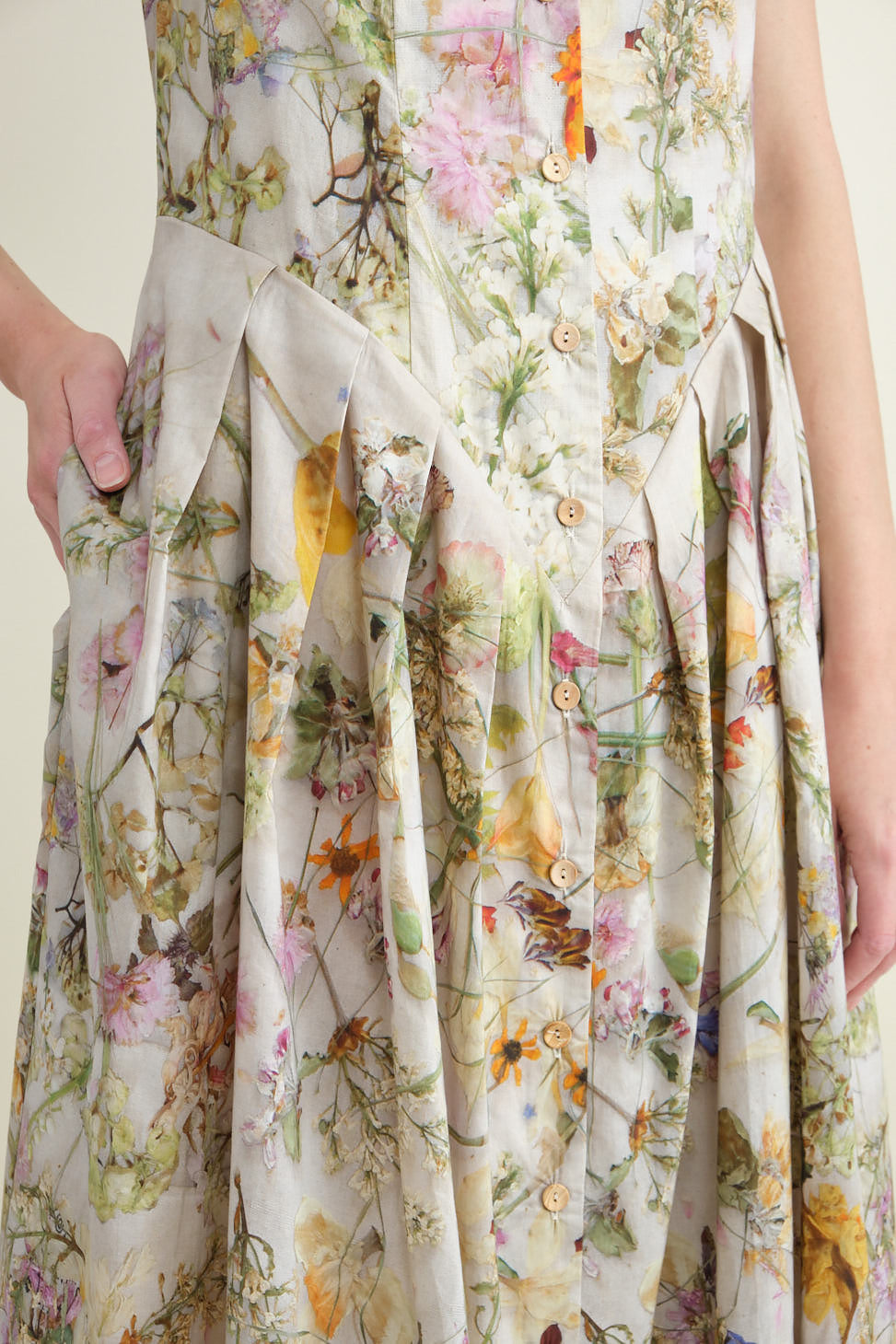 Sleeveless Dress in Print F Pressed Flowers