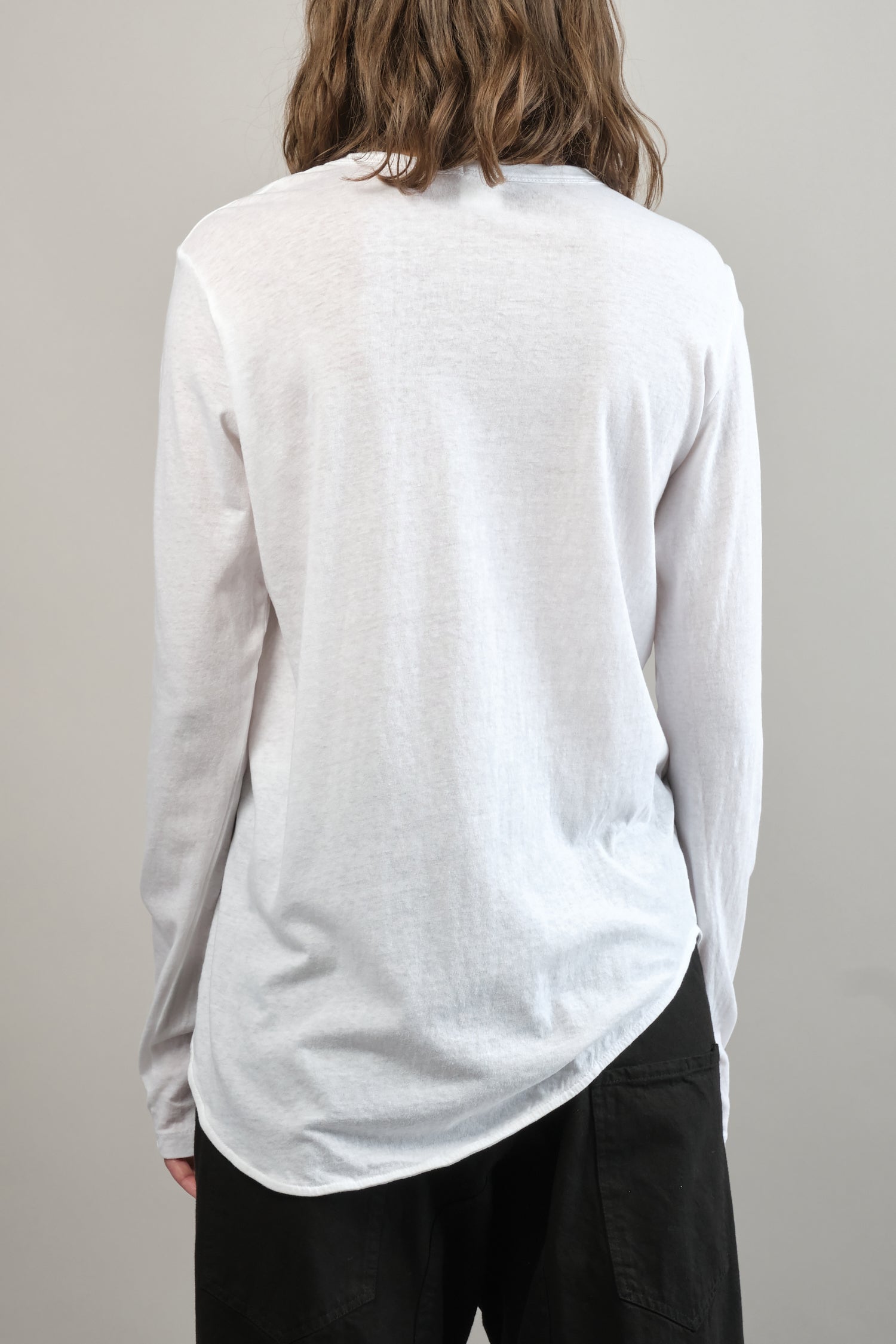 Back of Regular Scoop Hem L/S T Shirt in White