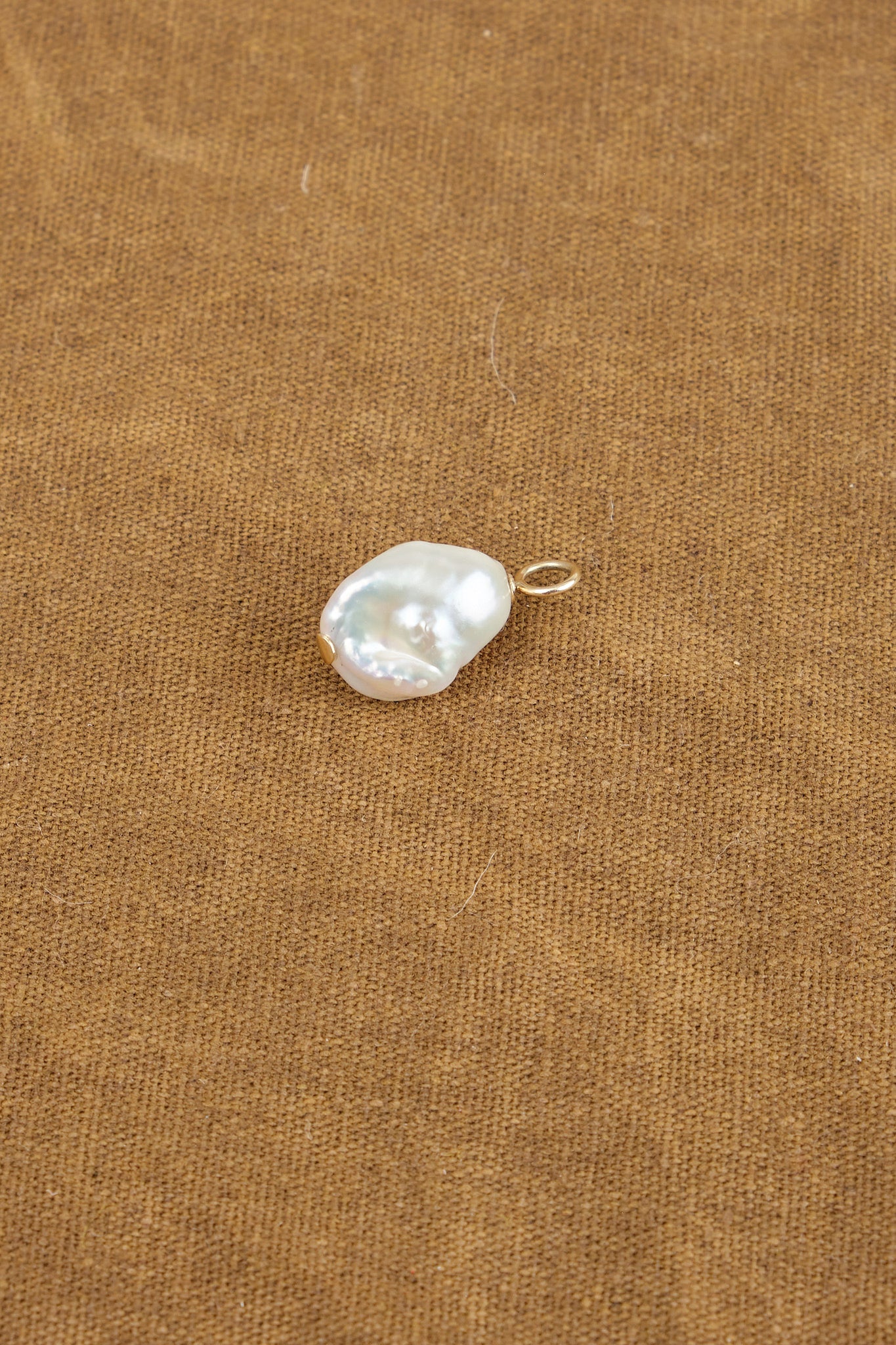 Unique pearl pendant