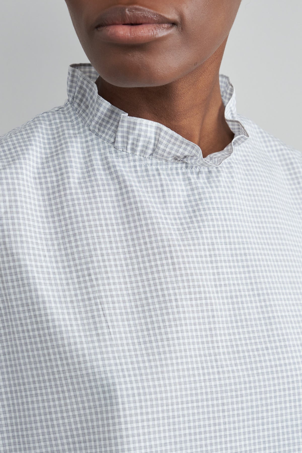 Neckline on Poplin Frill Collar Sleeveless Shirt in Grey Check