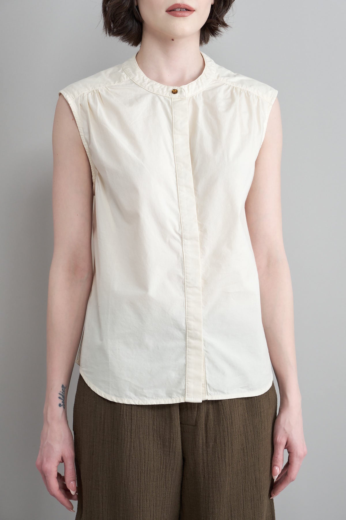 Front of Dido Blouse in Vanille