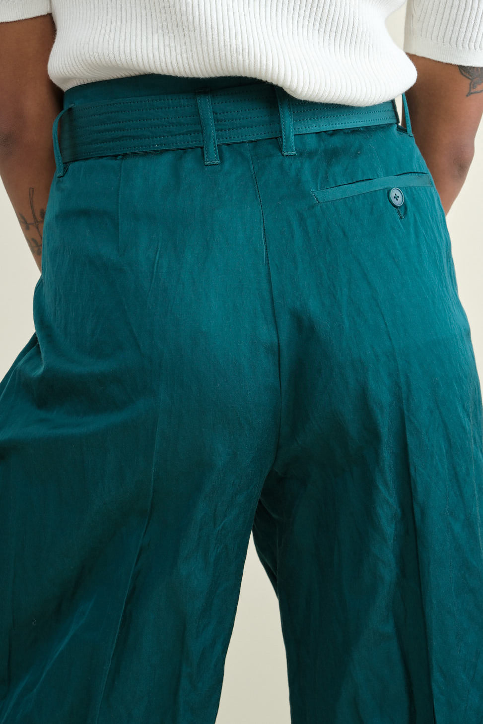 Back detailing on Pliza Pleated Trousers in Emerald