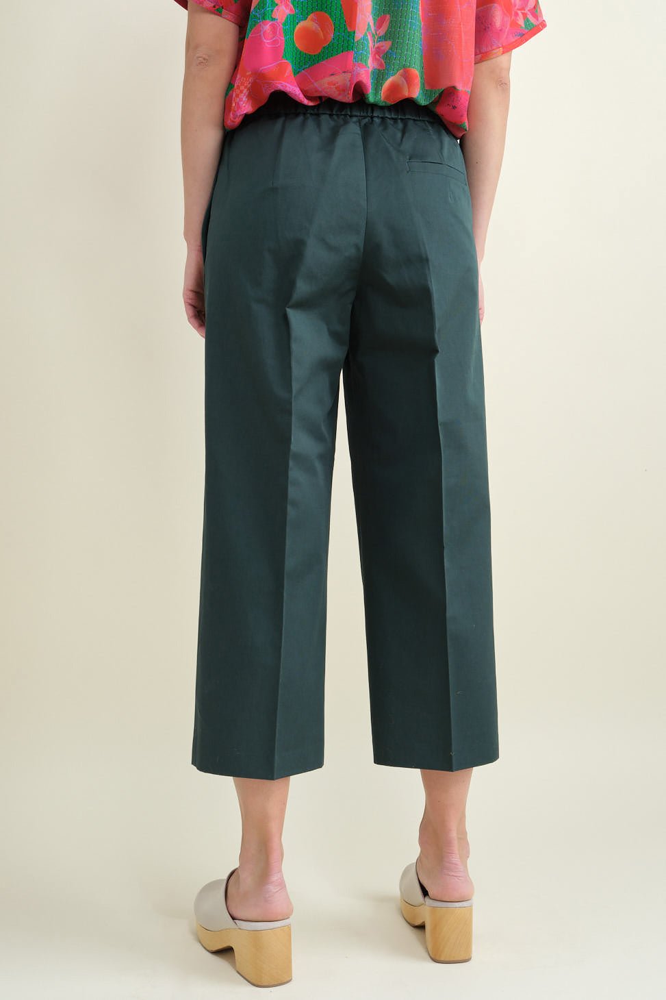Back of Priva Tapered Trouser