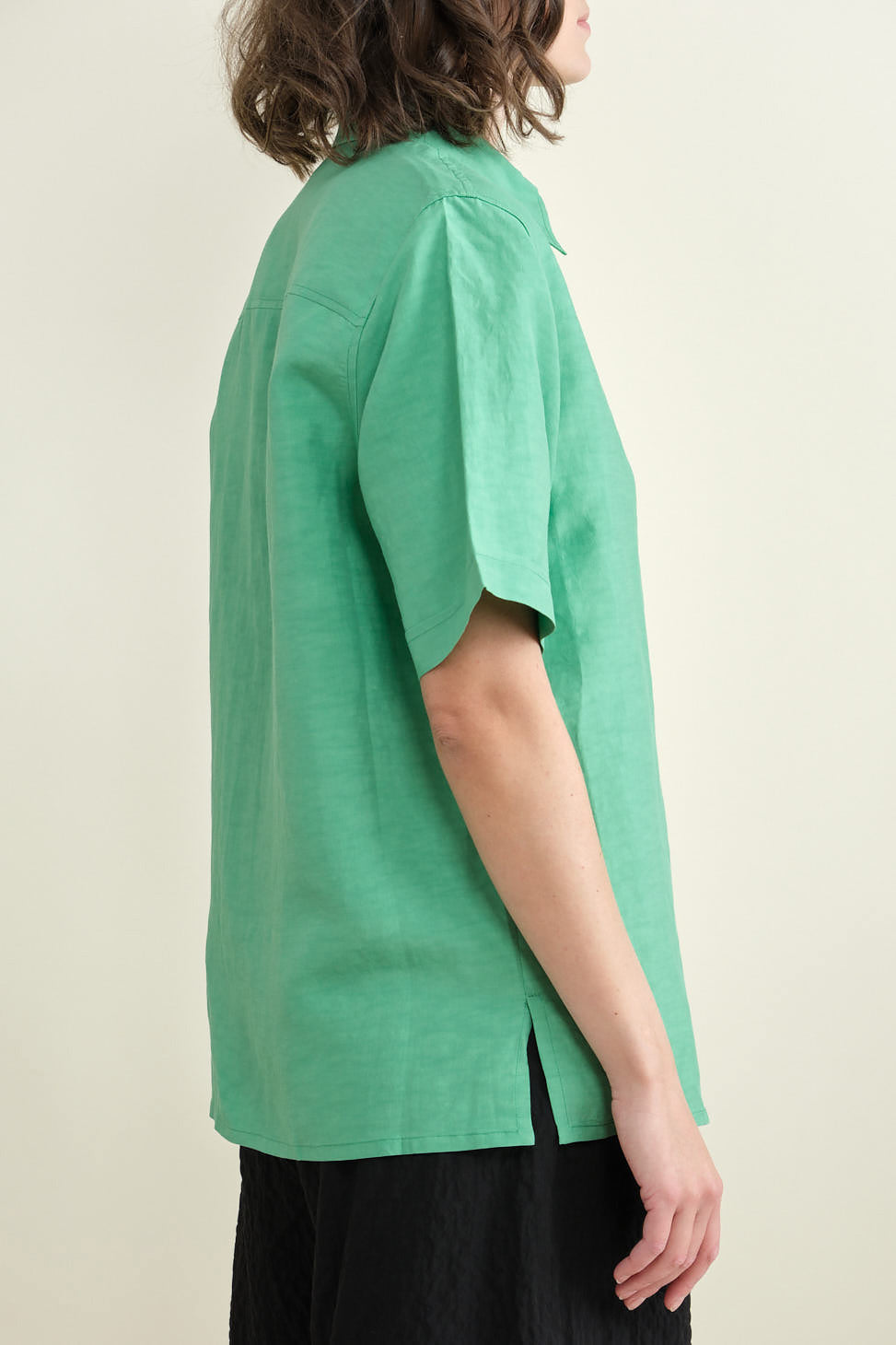 Side of Tarusi Short Sleeve Shirt in Jade