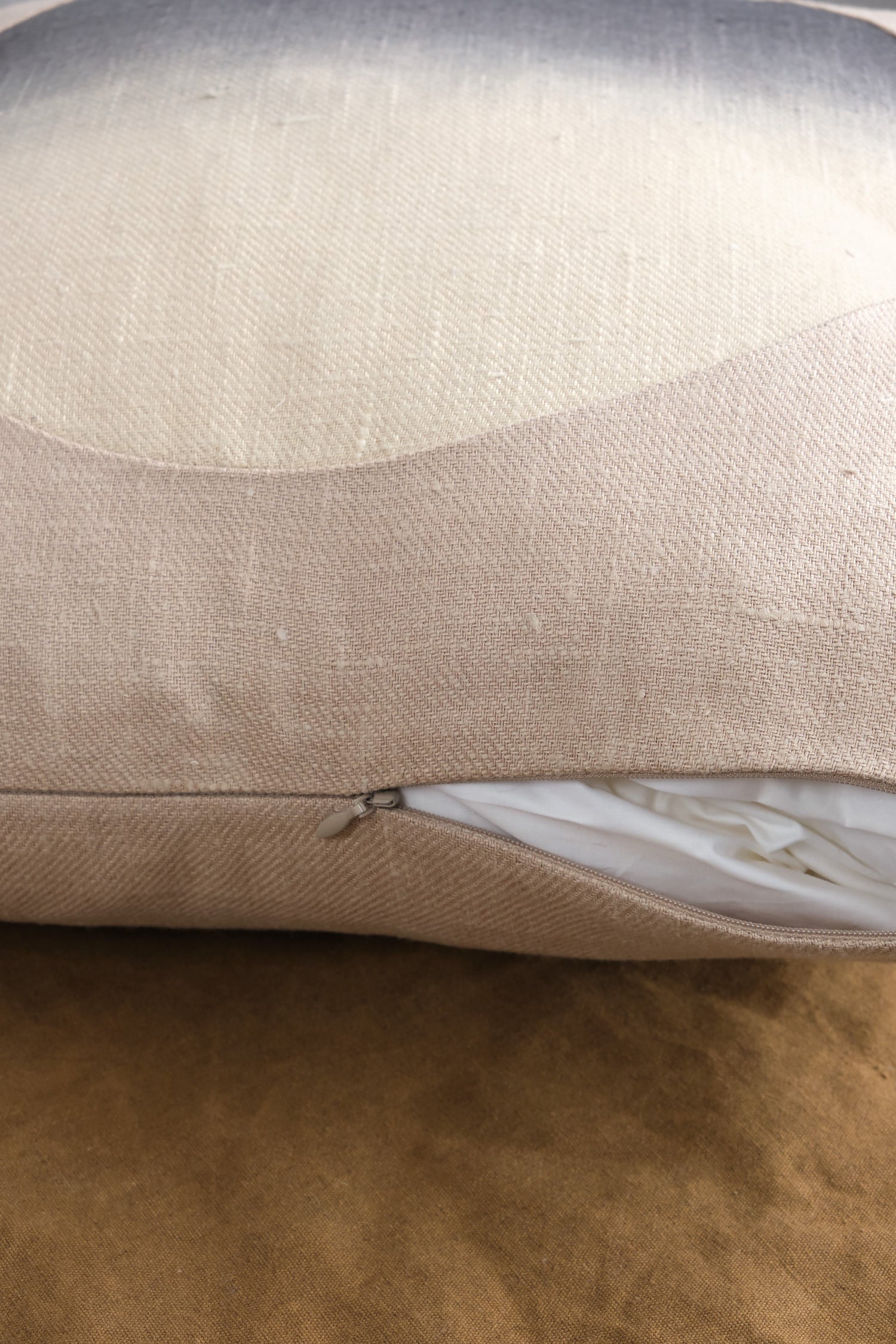 Hidden zip of Gradient Circle Pillow with Ivory Ombre Circle