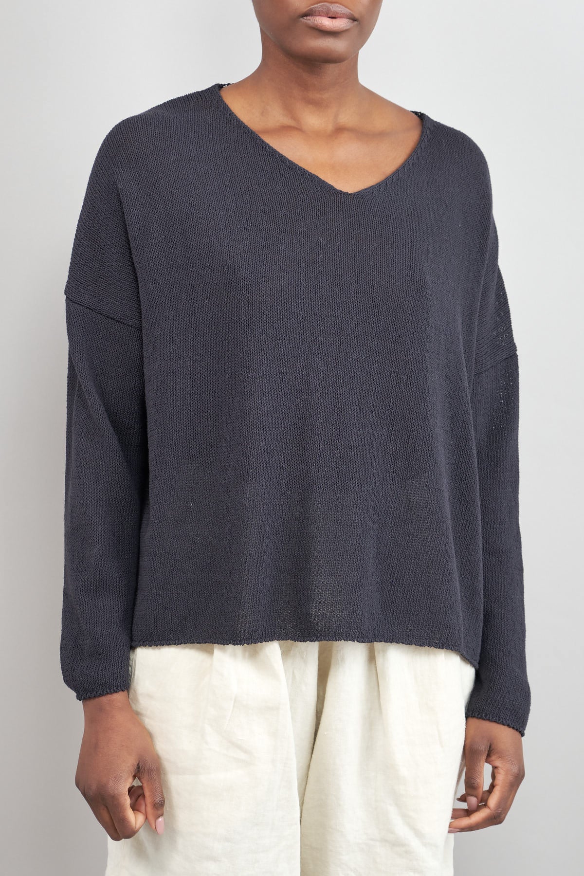 Front of Coil Yarn V Neck Pullover