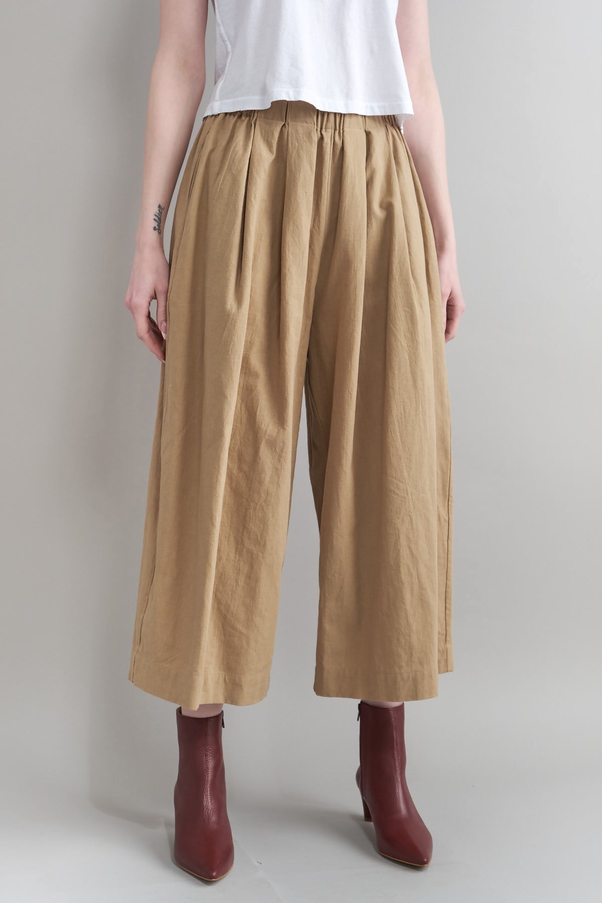 Front of Cayo Pant in Sandstone