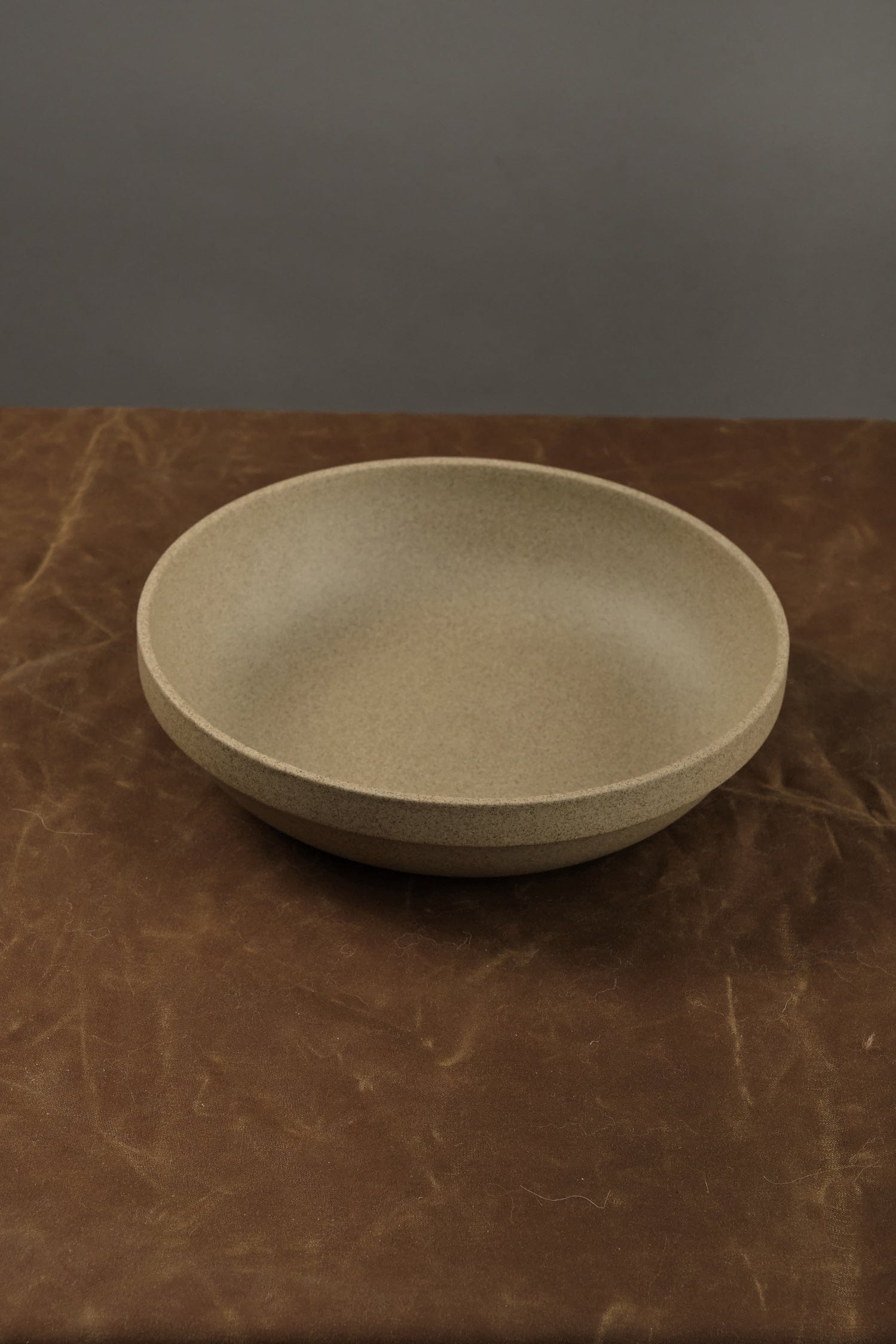 Hasami Porcelain Home Kitchen Dishware Large Round Bowl Natural / 8.5/8" D X 2" H