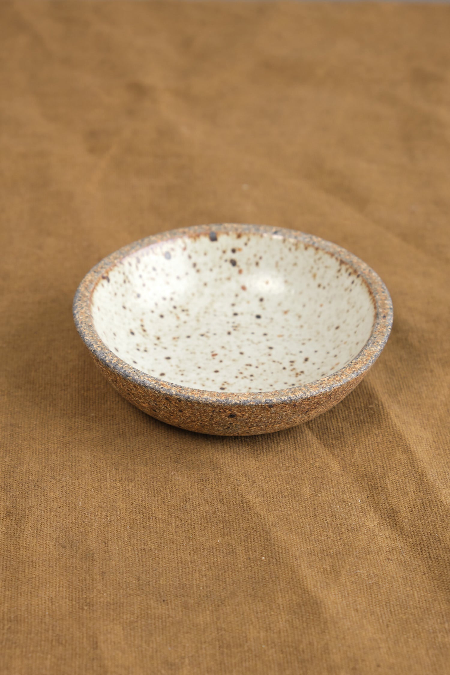 Mini Stillness Bowl in Sandstone/Snow White