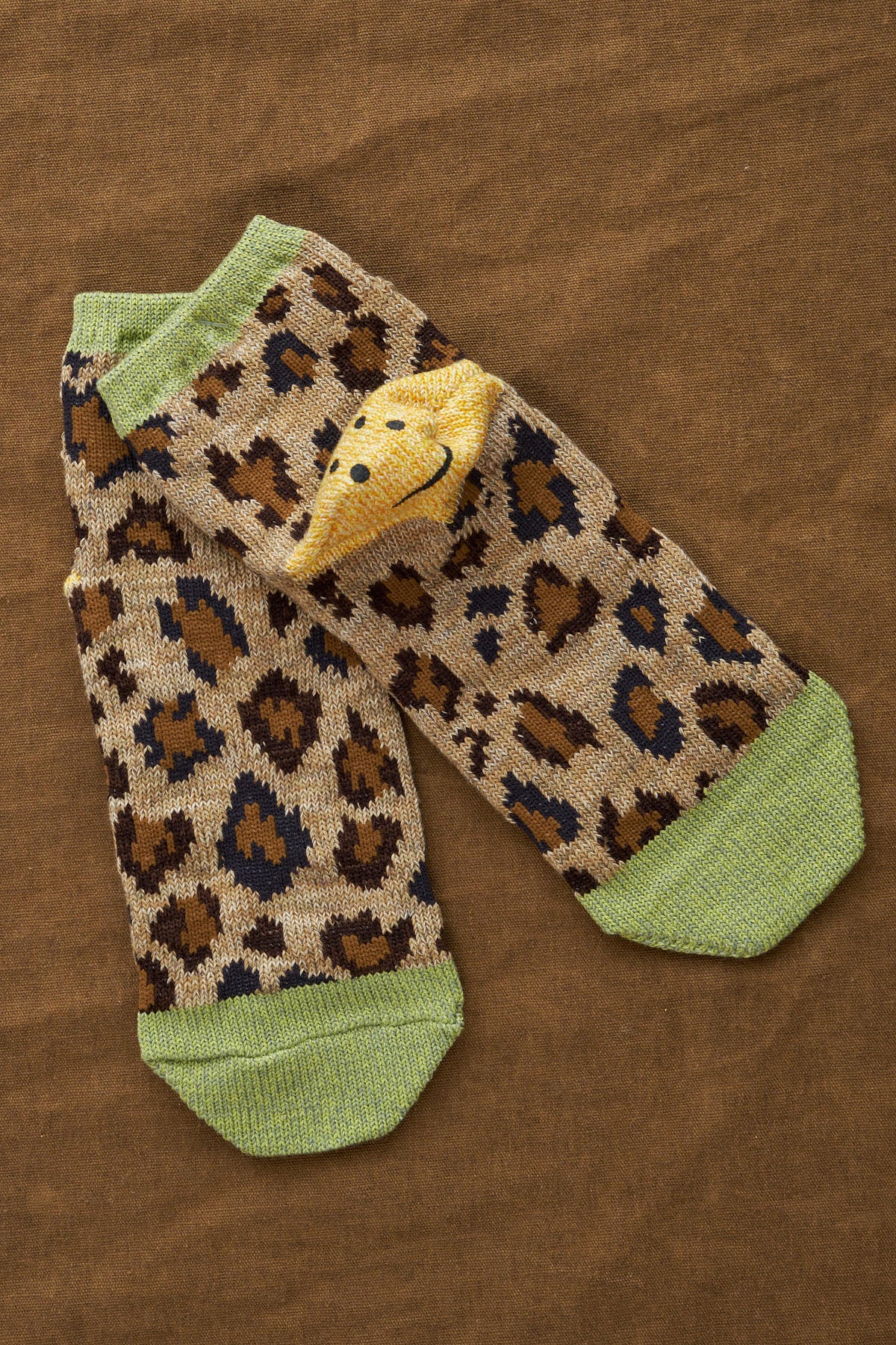 84 Yarns RAINBOWY HAPPY HEEL Leopard Ankle Socks