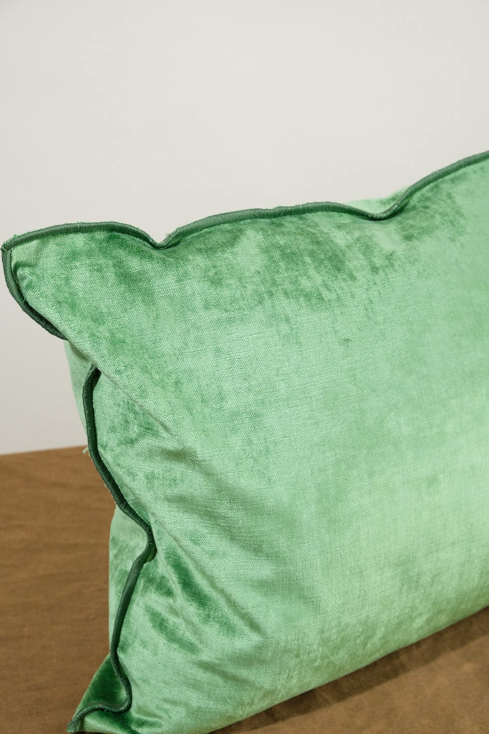 Edge of 16" X 24" Royal Velvet Vice Versa Cushion in Cactus