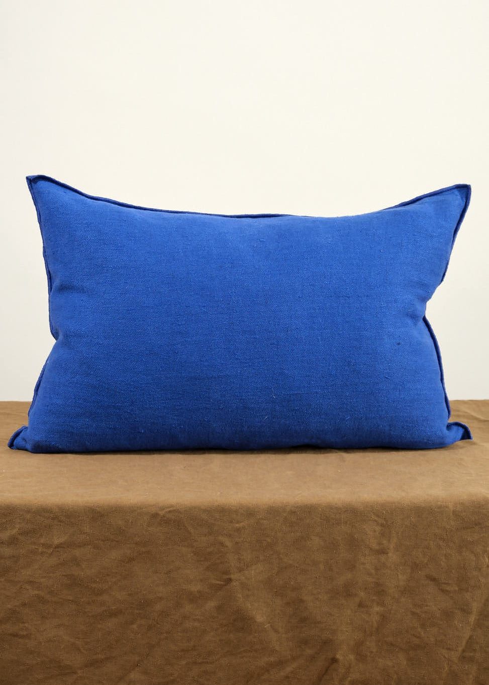 Maison De Vacances Home Pillows 16" X 24" Washed Linen Vice Versa Cushion in Cobalt Cobalt/Indigo / 16" X 24"