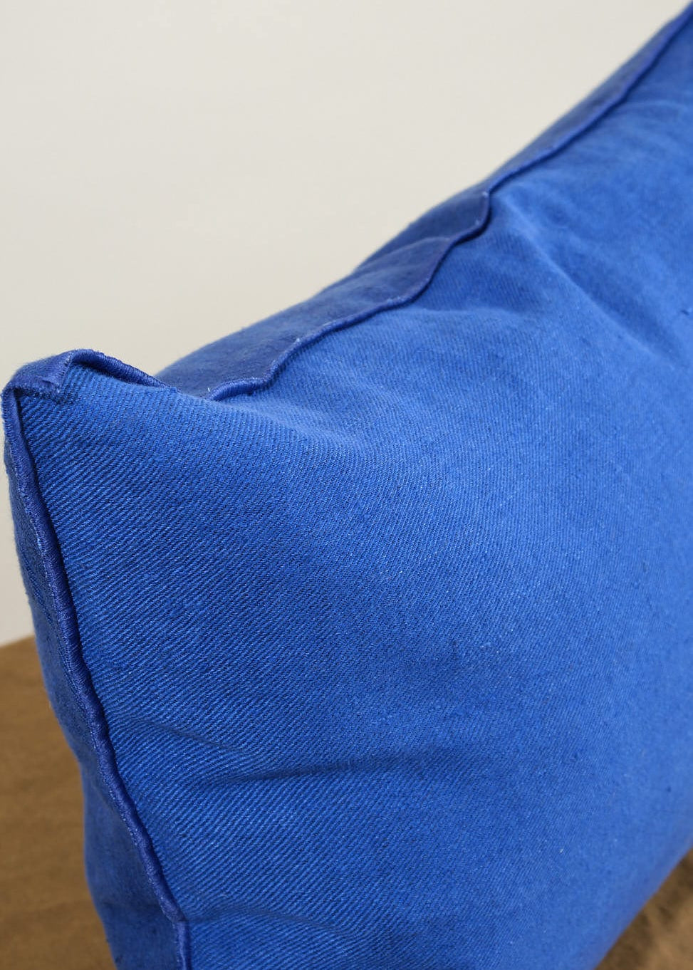 Maison De Vacances Home Pillows 16" X 24" Washed Linen Vice Versa Cushion in Cobalt Cobalt/Indigo / 16" X 24"