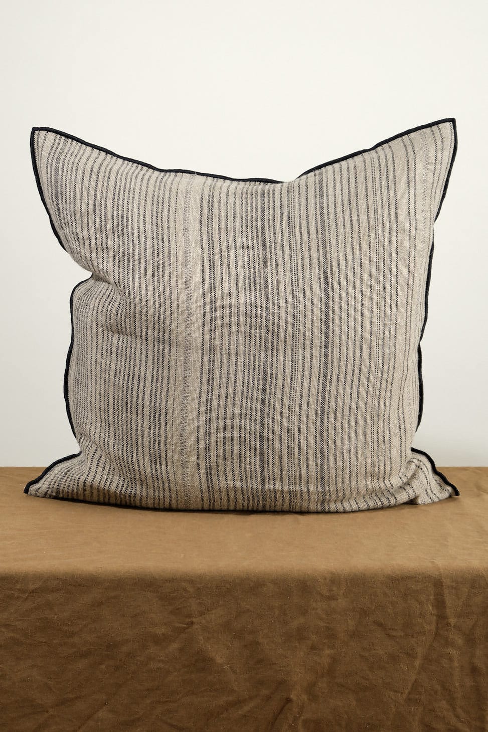 Maison De Vacances Home Pillows 26" X 26" Byzance Canvas Rustique Cushion Naturel/Noir / 26" X 26"