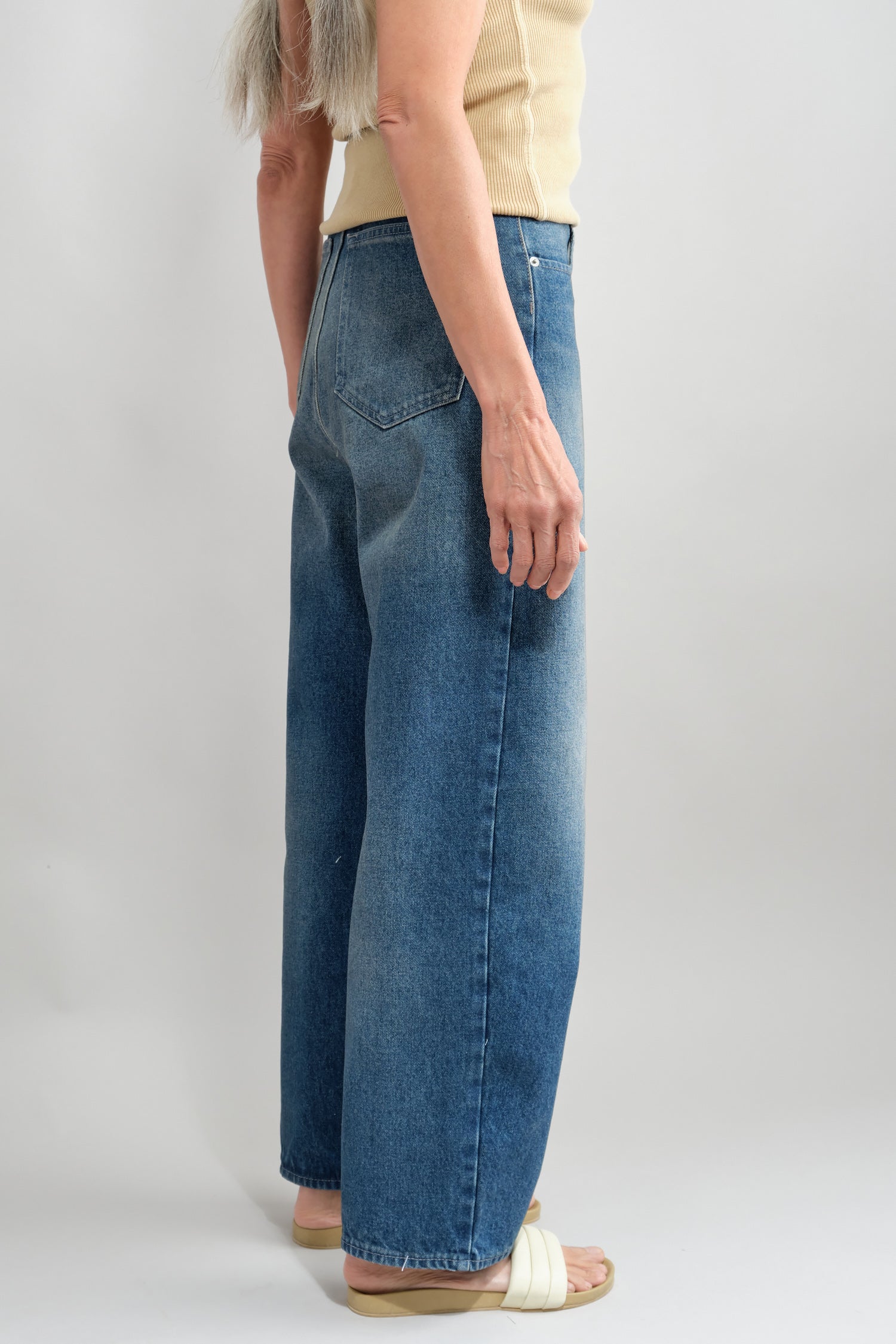 Side of Carrot Jeans in Medium Wash
