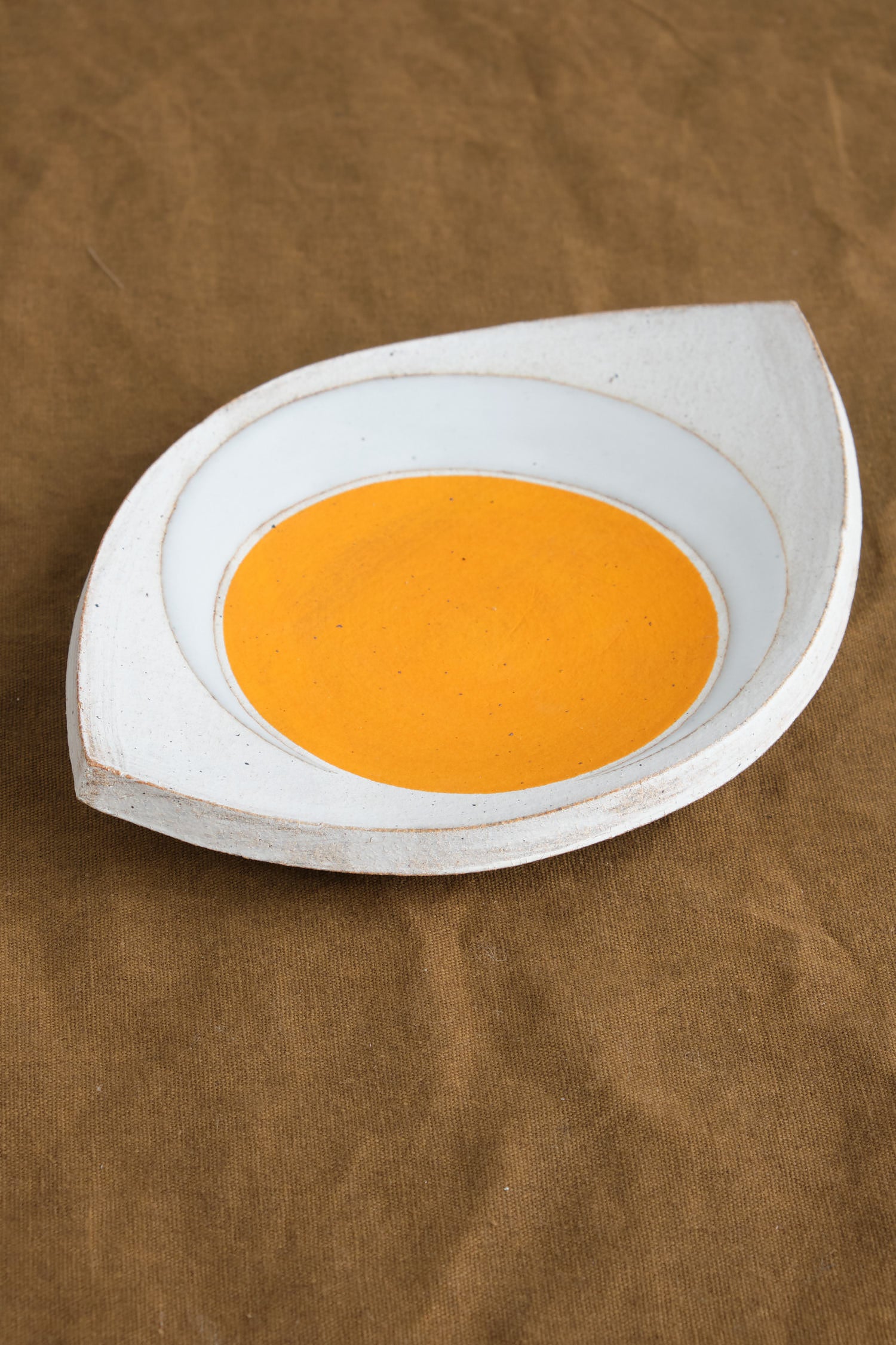 Medium Dish Eye in Crescent Marigold