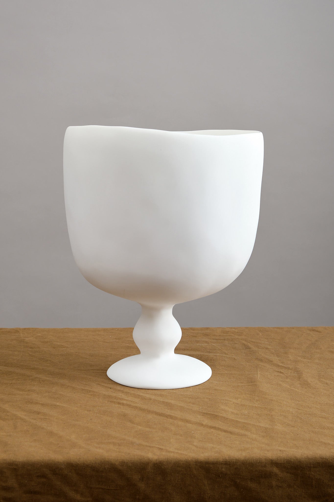 Tina Frey Designs Pedestal Champagne Bucket in white